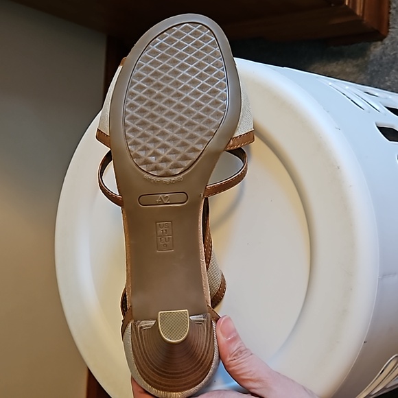 A2 by Aerosoles Open Toe Heels 11M Tan and Brown - Picture 7 of 7